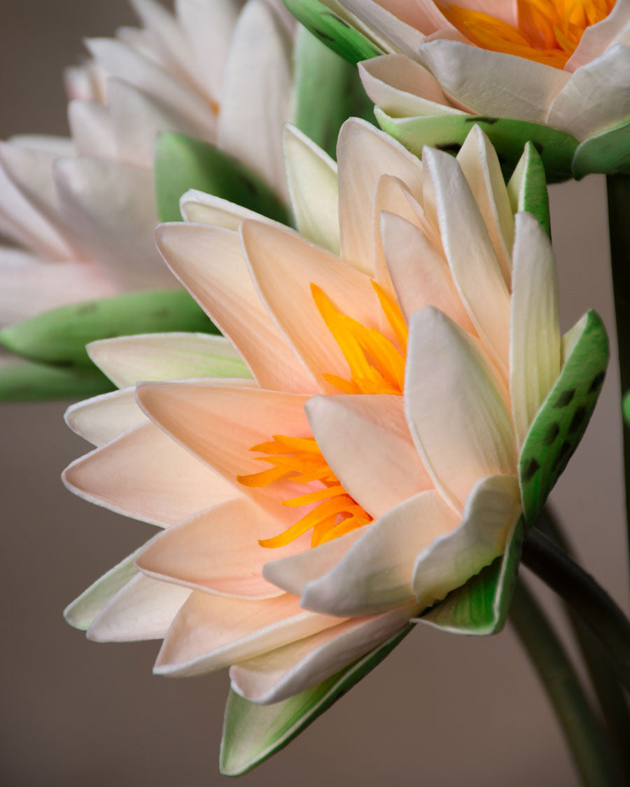 17.5" Water Lily Faux Flower Stem S4138